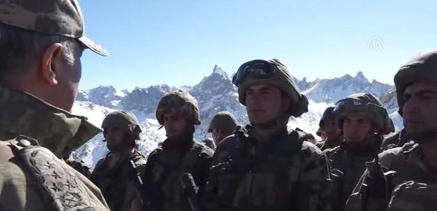 Erdoğan, Akar'ın telefonundan Mehmetçiğe seslendi