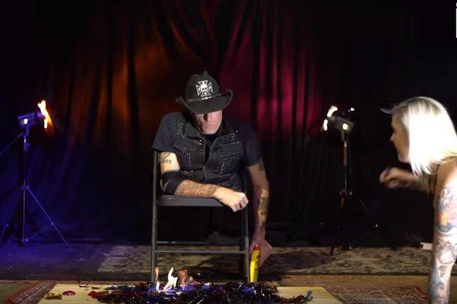 Engelli akrobat gösterileriyle büyülüyor