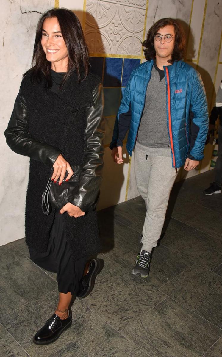 Arzum Onan ile oğlu Can Aslantuğ yemekte