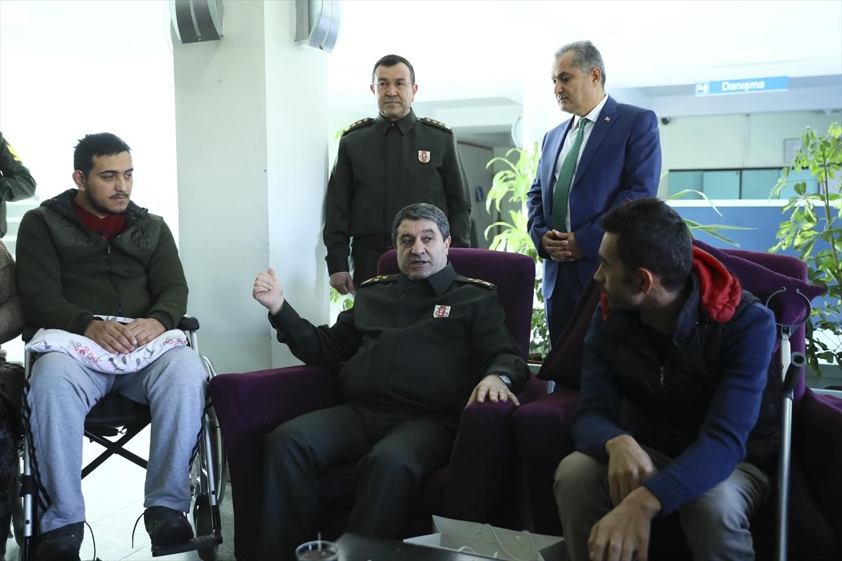 Genelkurmaydan darp edilen gazilere ziyaret