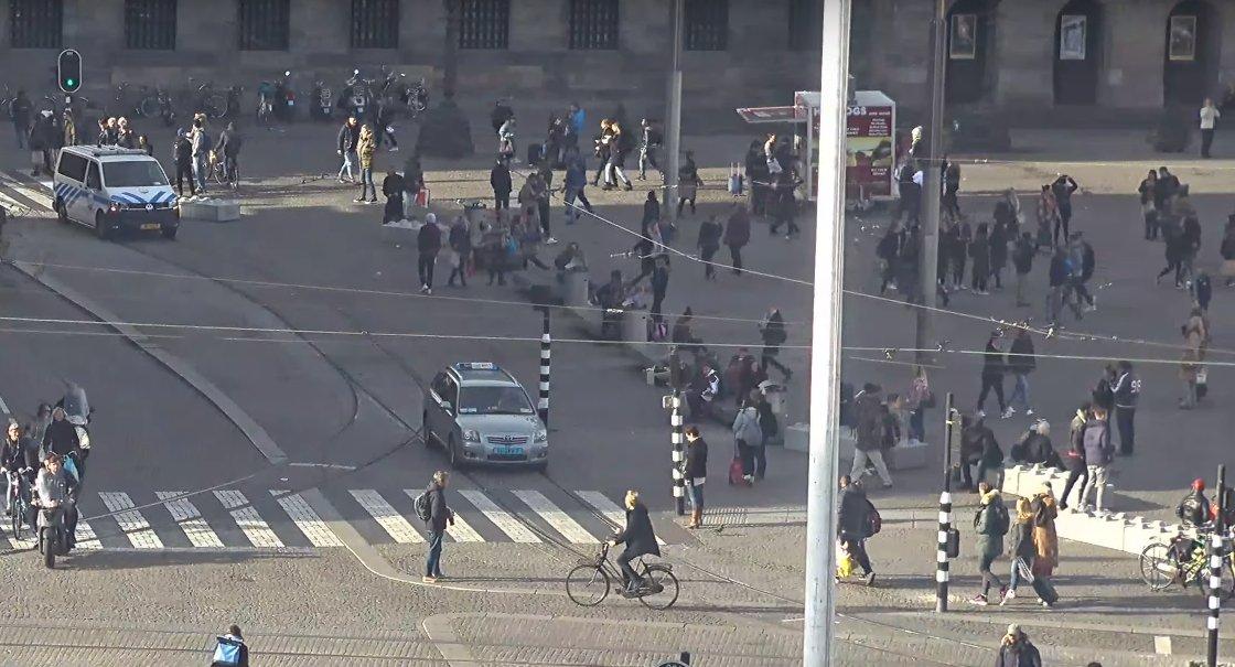 Amsterdam'da meydanlara beton bloklar yerleştirildi