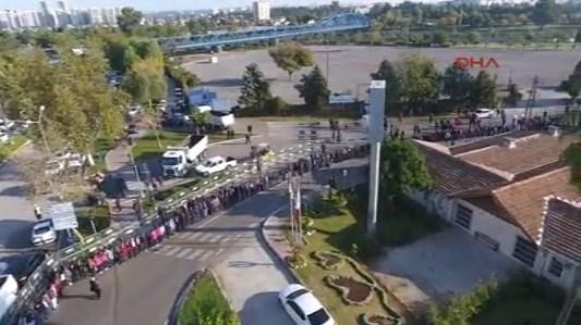 Adana'da Ata'ya saygı zinciri