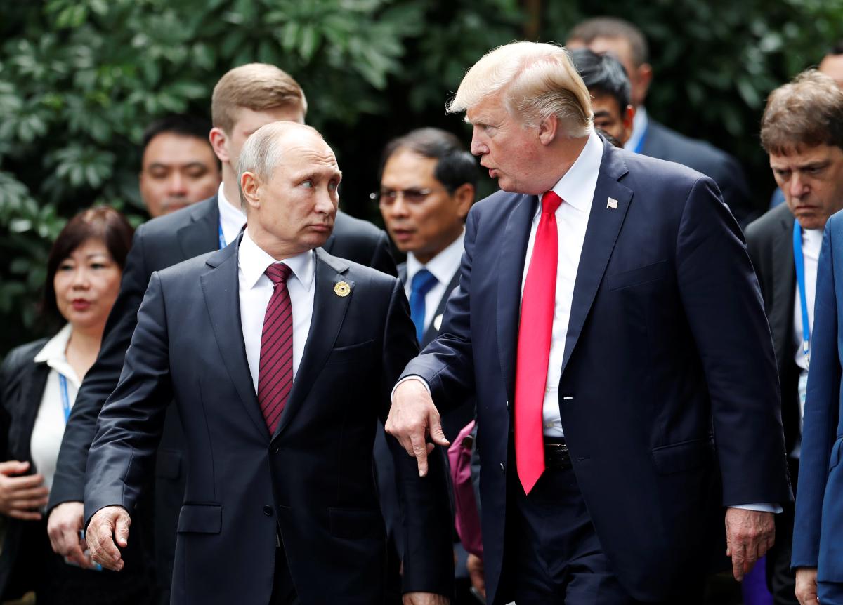Trump ve Putin sadece tokalaştı