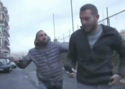 Irkçı İtalyan siyasetçi muhabirin burnunu kırdı