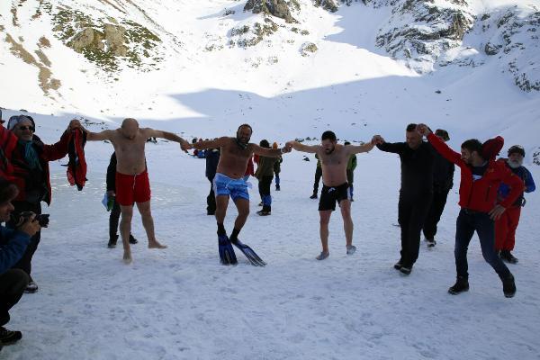 Kaçkar Dağları'nda yüzme şenliği