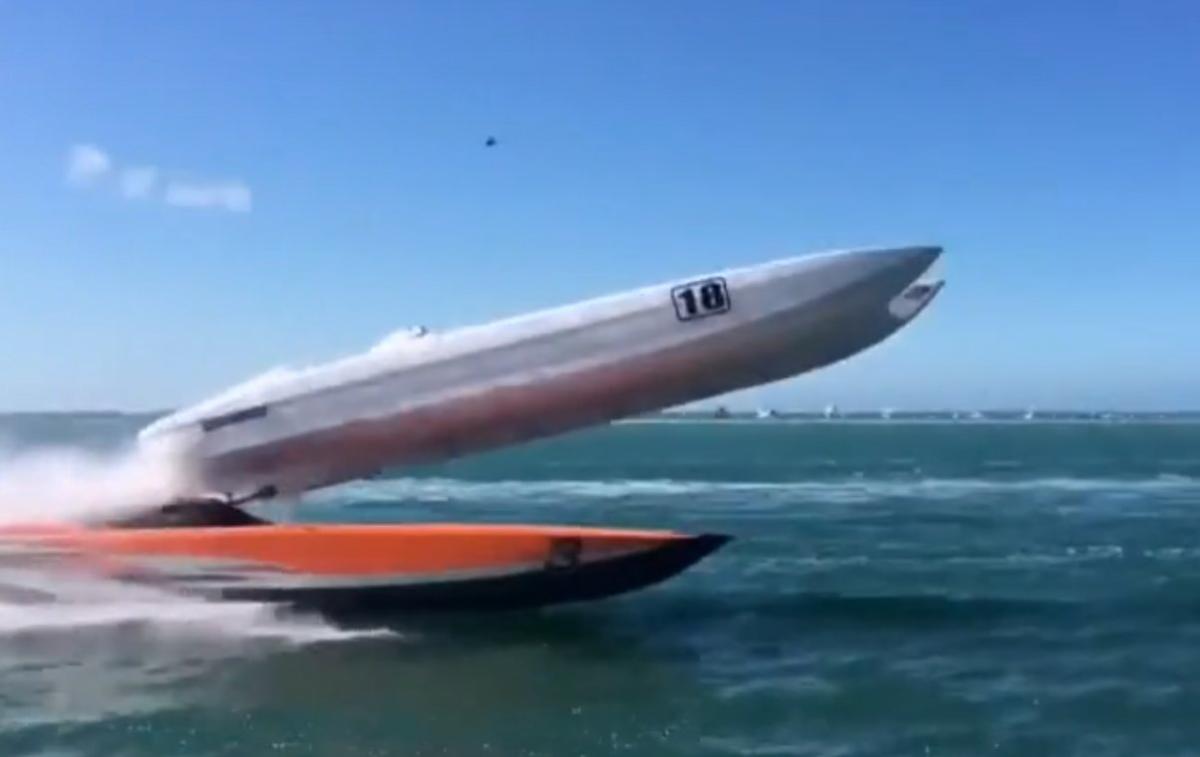 Sürat tekneleri yarışında feci kaza