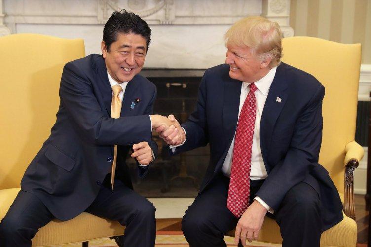 Trump ASEAN'ın selamlaşmasını beceremedi