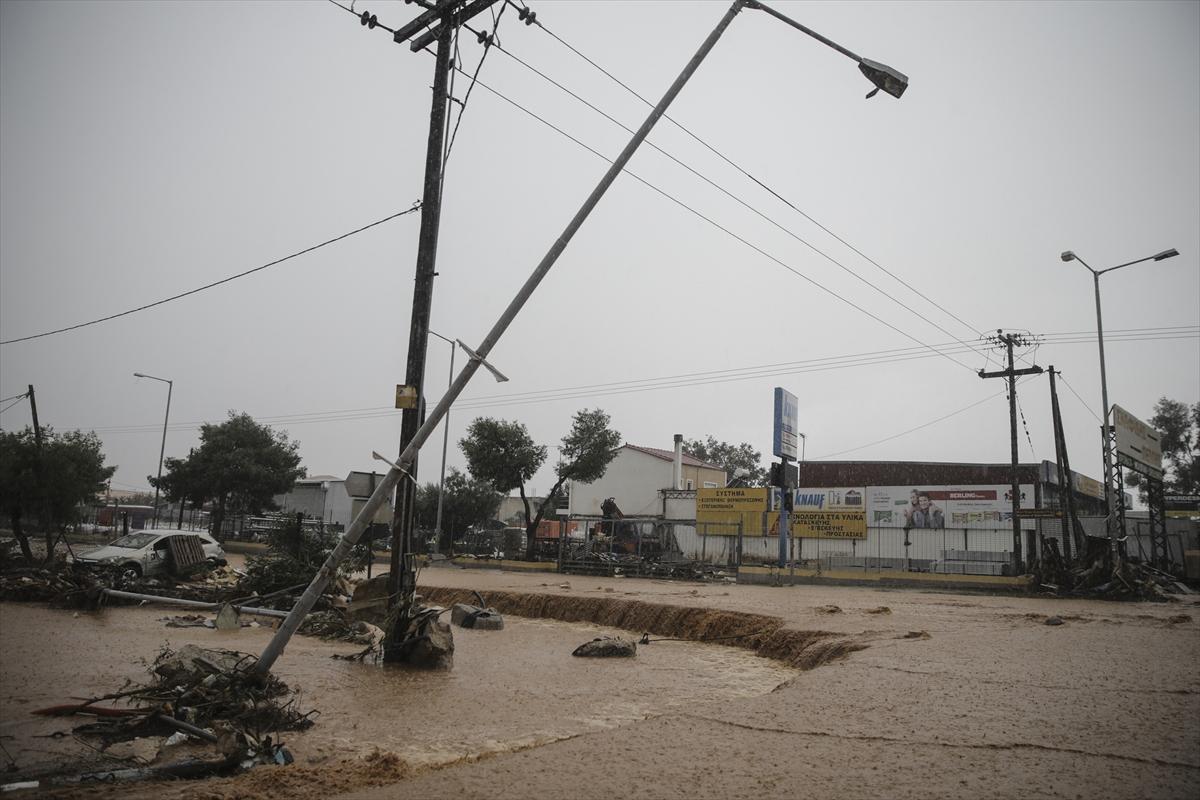 Yunanistan'da sel 11 can aldı