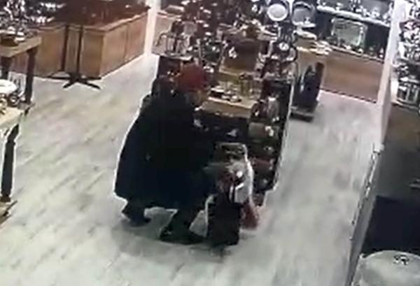 Kahramanmaraş'ta blender hırsızı, kameradan yakalandı