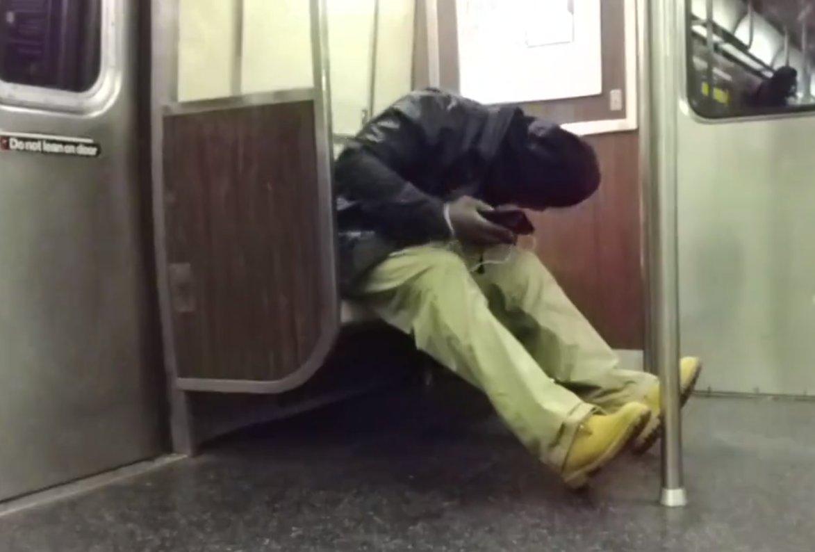 New York metrosunda fare paniği