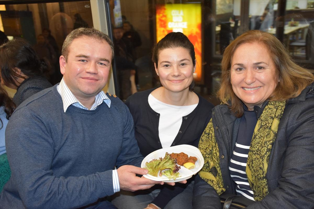 Frankfurt tramvayında Gaziantep meşk gecesi