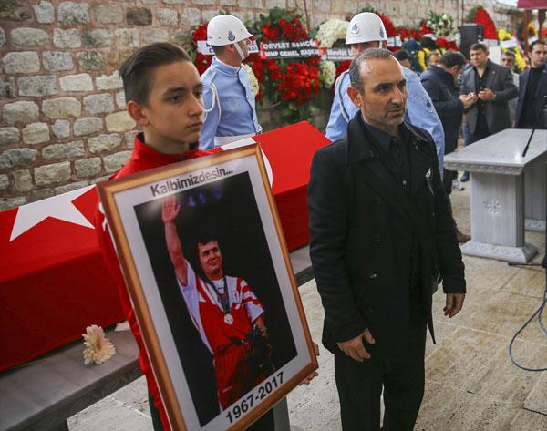 Süleymanoğlu'nun ezeli rakibi Leonidis cenazedeydi