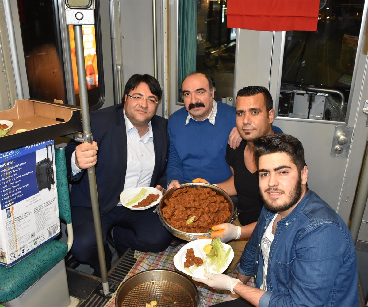 Frankfurt tramvayında Gaziantep meşk gecesi