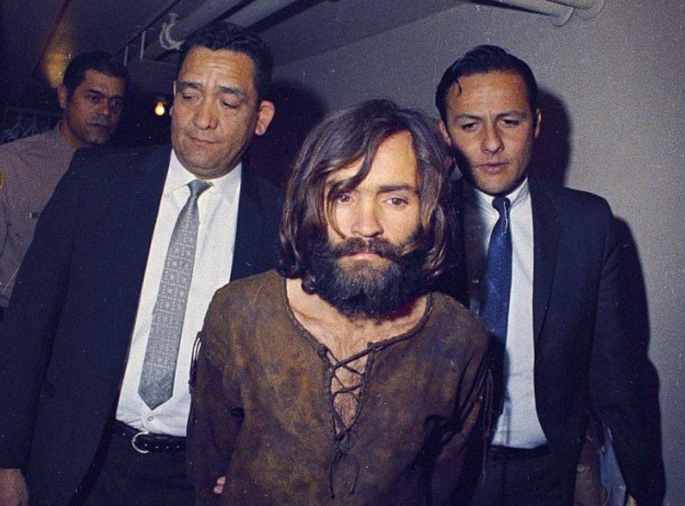 Seri katil Charles Manson öldü