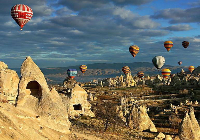 Hande Erçel yeni aşkıyla Kapadokya'da