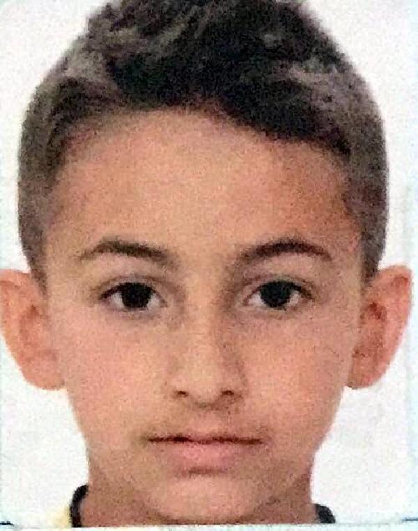 On yaşındaki oğlunu sevgilisiyle basınca öldürdü