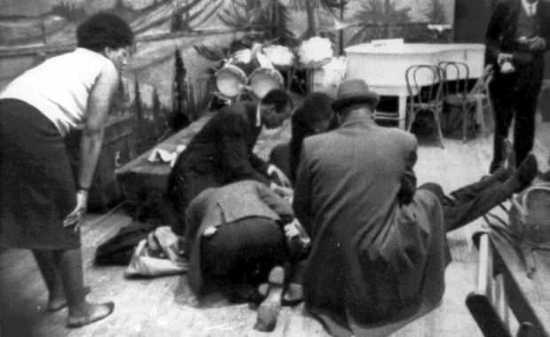 Malcolm X geçmişini Köklerimiz kitabından anlatıyor