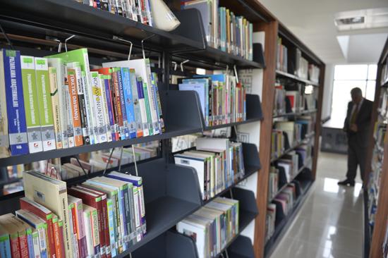 Mardin'de Güneydoğu'nun en büyük kütüphanesi açıldı