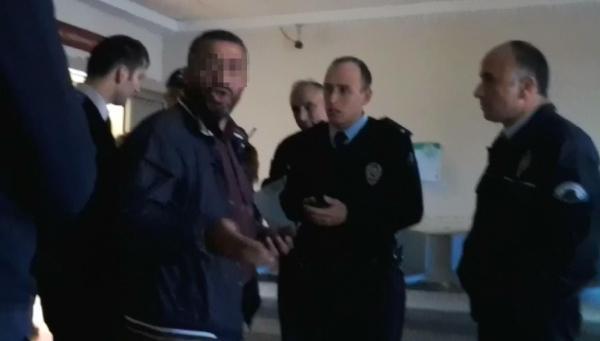 On yaşındaki oğlunu sevgilisiyle basınca öldürdü