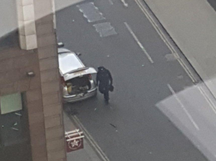 Londra'da bombalı araç paniği