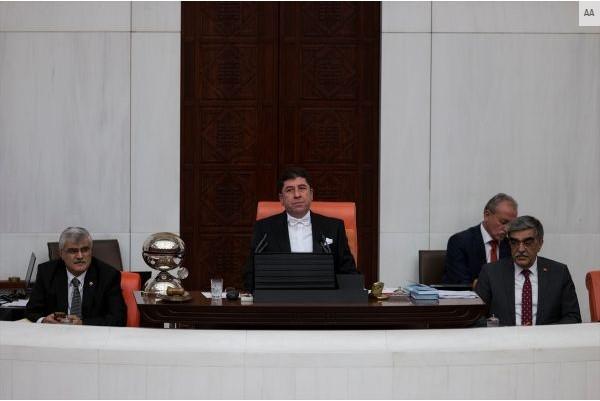 CHP'nin TBMM Başkanvekili frak giyecek