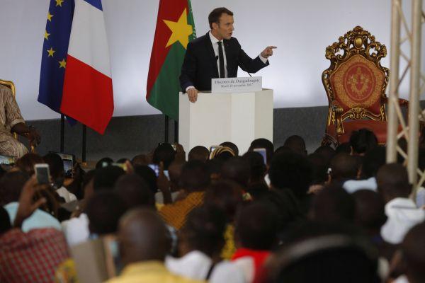 Macron'dan Burkina Faso'da tuhaf davranışlar
