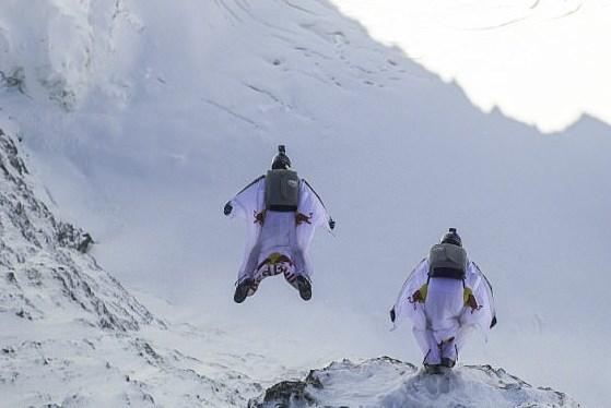 Dağdan atlayıp uçağa bindiler
