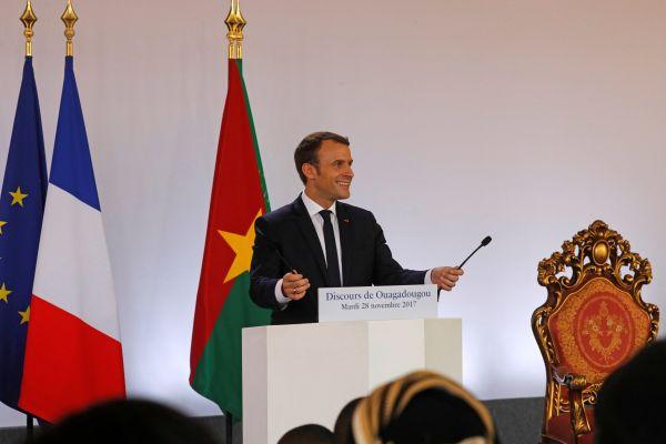Macron'dan Burkina Faso'da tuhaf davranışlar