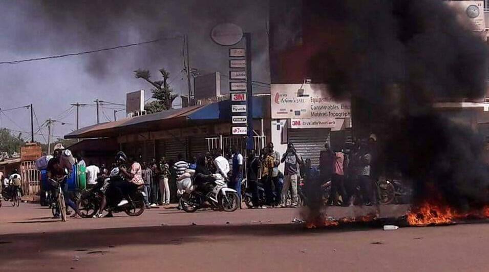 Macron'dan Burkina Faso'da tuhaf davranışlar