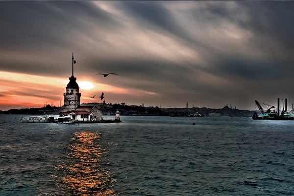 Alper Gencer’in şiir kitabı: AH