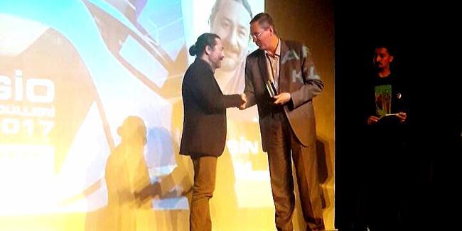 Yazar Afşin Kum'a En İyi Bilimkurgu Ödülü