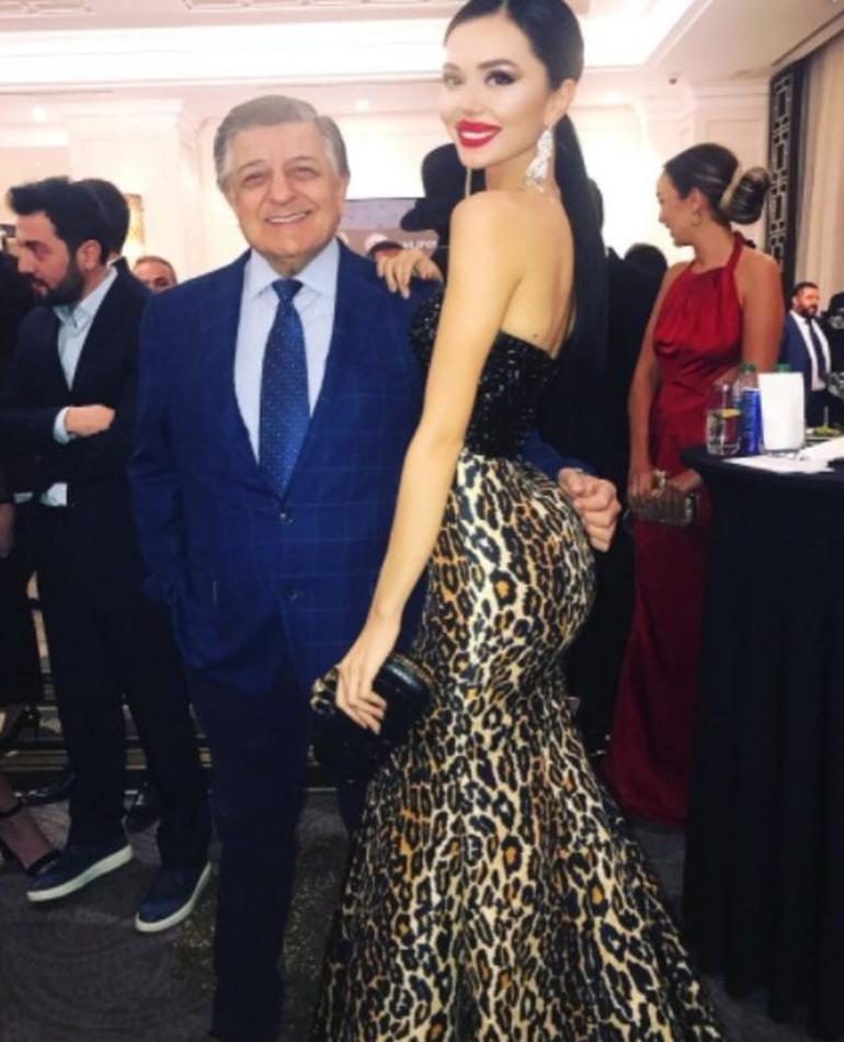 Yılmaz Vural Cansu Taşkın'la poz verdi