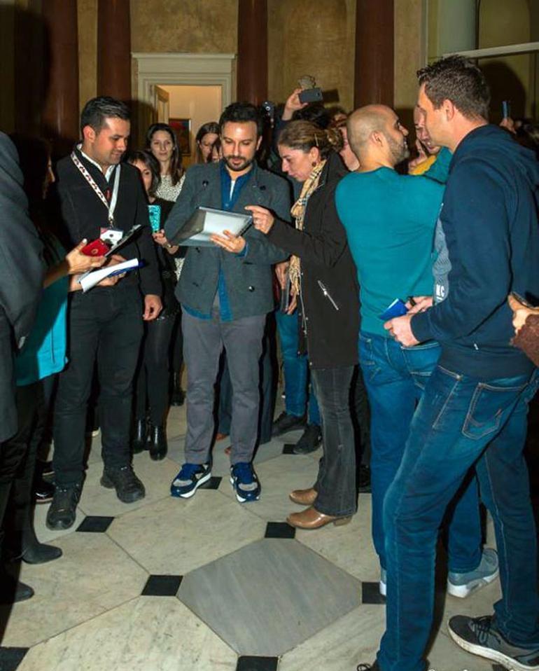 Tarkan'ı gören konsolosluk çalışanları çıldırdı