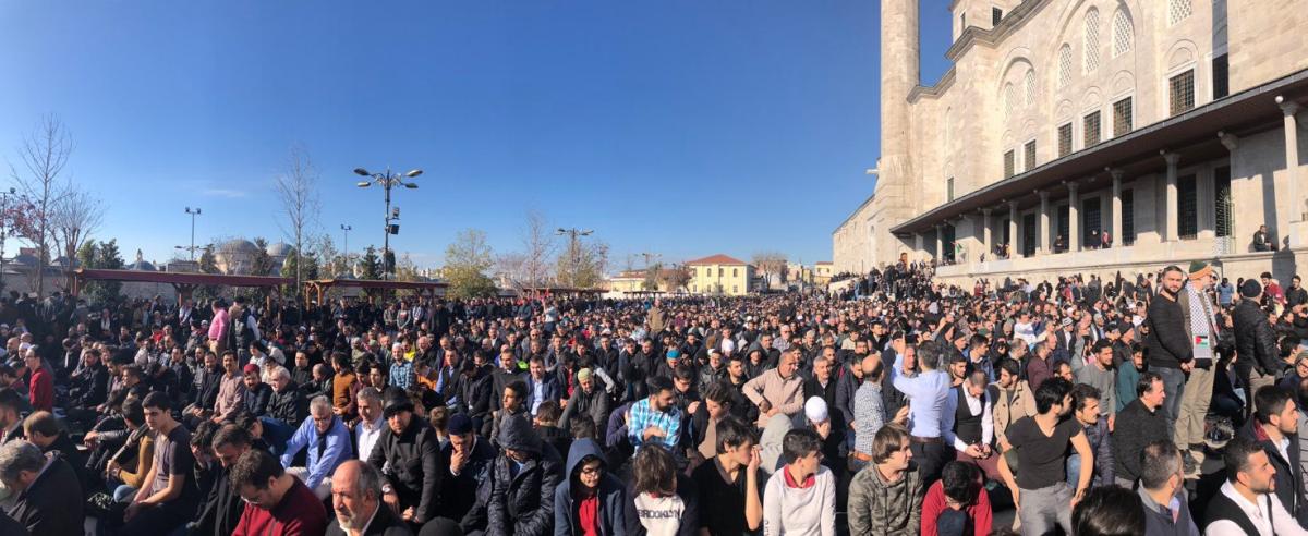 İstanbul'da on binlerce kişi Kudüs için Fatih Camii'nde
