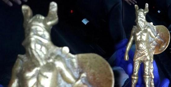 Aydın'da otobüsten Viking heykeli çıktı