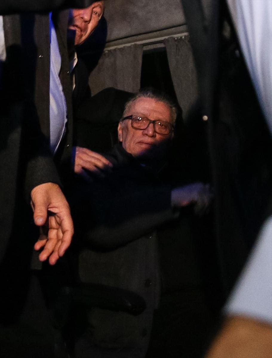 Mesut Yılmaz Türkiye'ye döndü