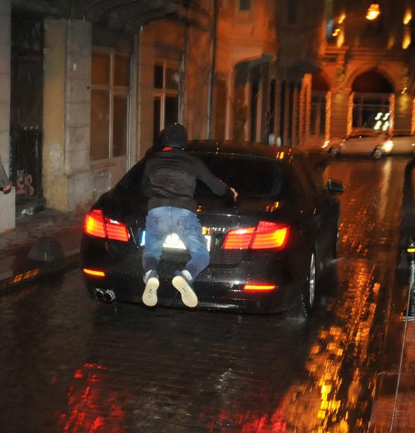 Şarkıcı Bengü'yü korkutan satıcı