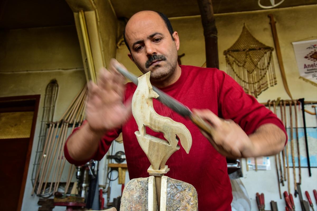 Bahçeli'ye Bitlis'ten bozkurtlu baston