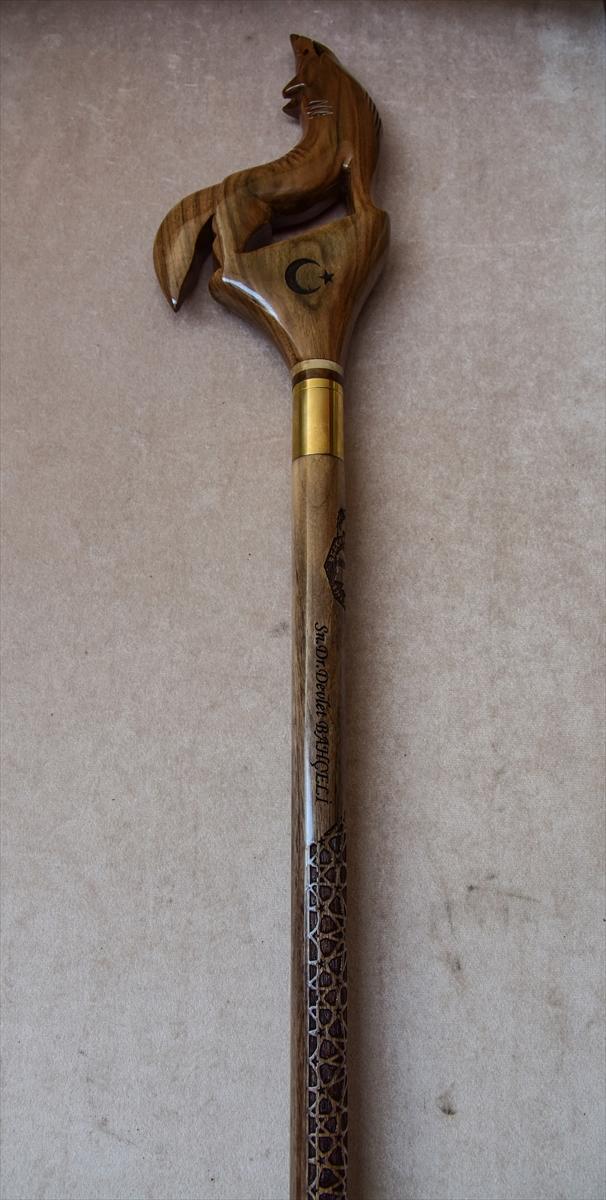 Bahçeli'ye Bitlis'ten bozkurtlu baston