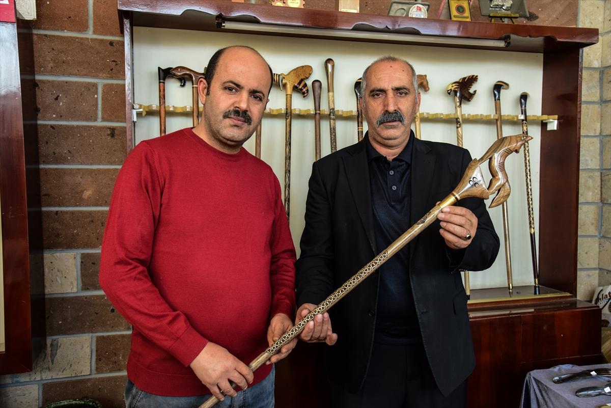 Bahçeli'ye Bitlis'ten bozkurtlu baston