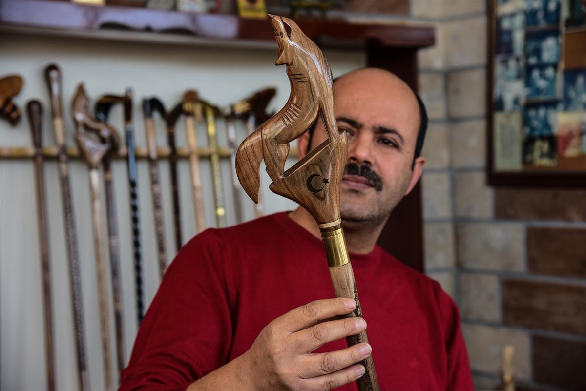 Bahçeli'ye Bitlis'ten bozkurtlu baston