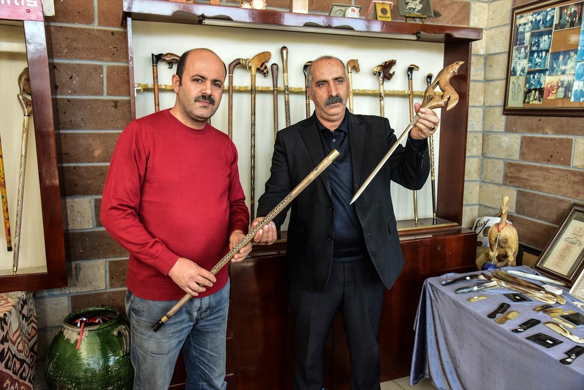 Bahçeli'ye Bitlis'ten bozkurtlu baston