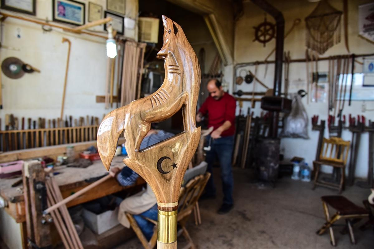 Bahçeli'ye Bitlis'ten bozkurtlu baston