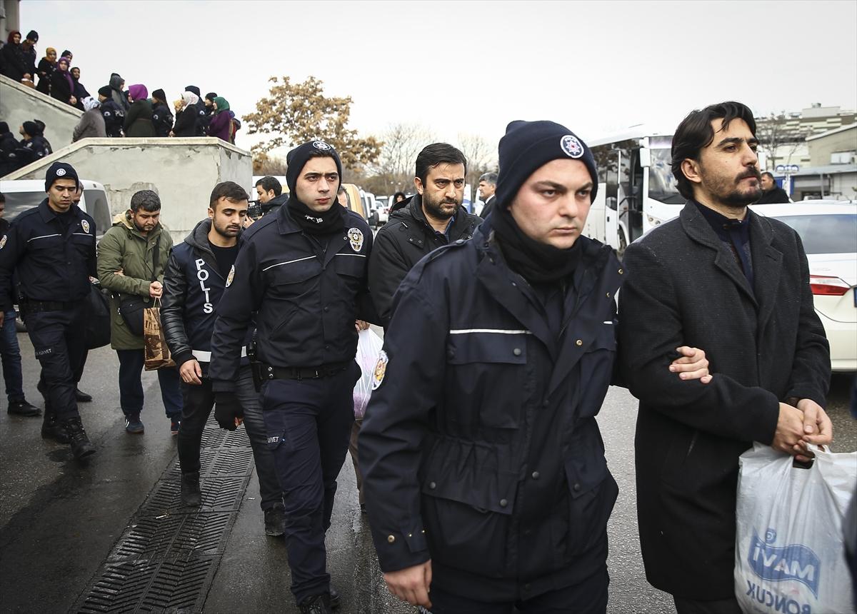 FETÖ ablası objektiflere sırıttı