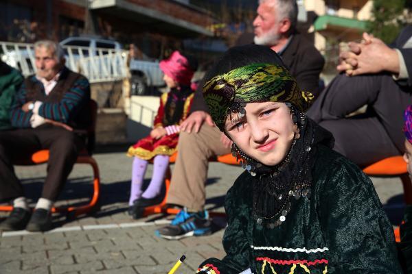 Dedeler anlatıyor, torunlar yazıyor