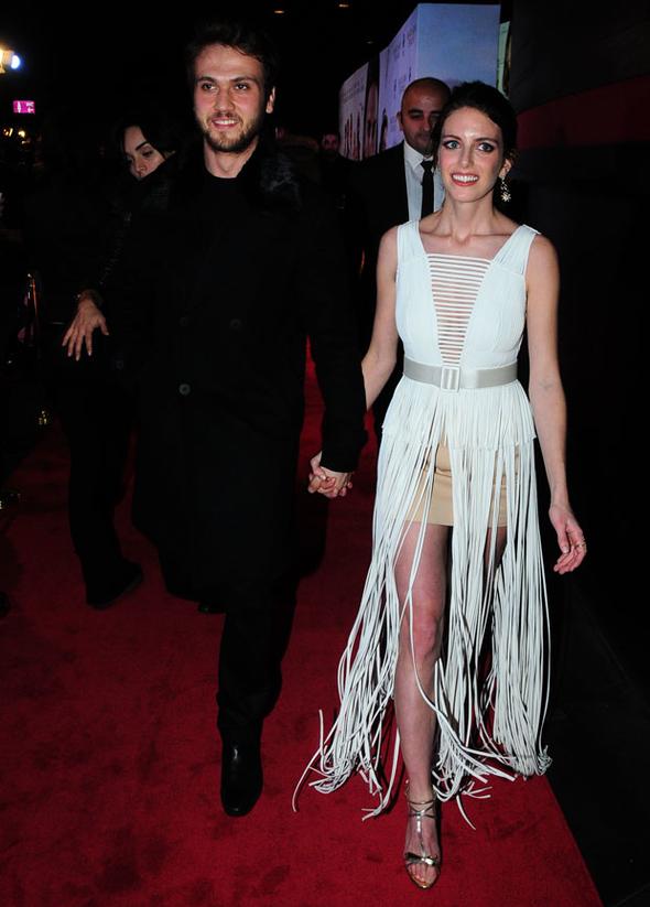 Aras Bulut İynemli'den ayrılık haberlerine el ele yanıt