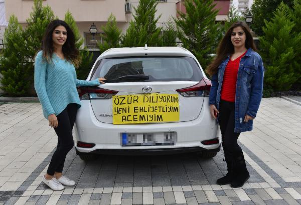 Acemi sürücünün aracının arkasına yazdığı yazı