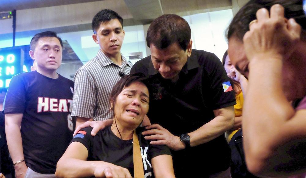 Rodrigo Duterte yangın bölgesinde ağladı