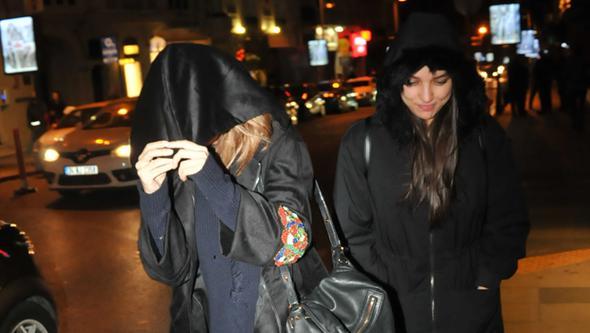 İrem Sak: Yüzüm yara içinde