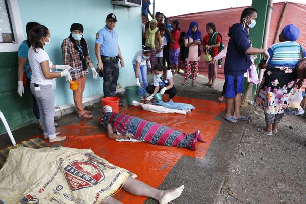 Filipinler'de kasırga ve yangın